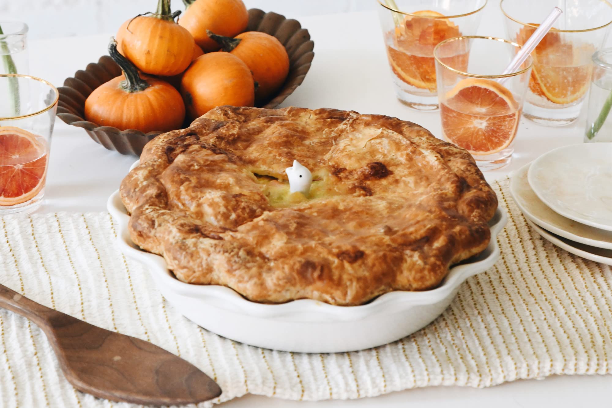 Le Creuset Heritage pie dish white in-oven scene demonstrates uniform bake and heat retention.
