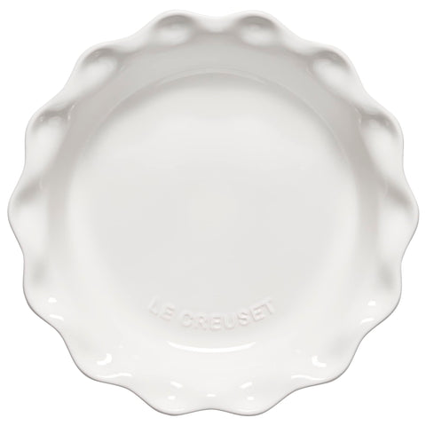 Le Creuset Heritage pie dish white serving slices showcases neat presentation and easy release.