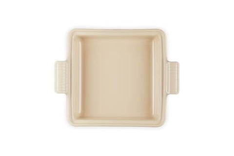 Le Creuset Shallow Square Casserole Cerise provides uniform heating for consistent cooking results.