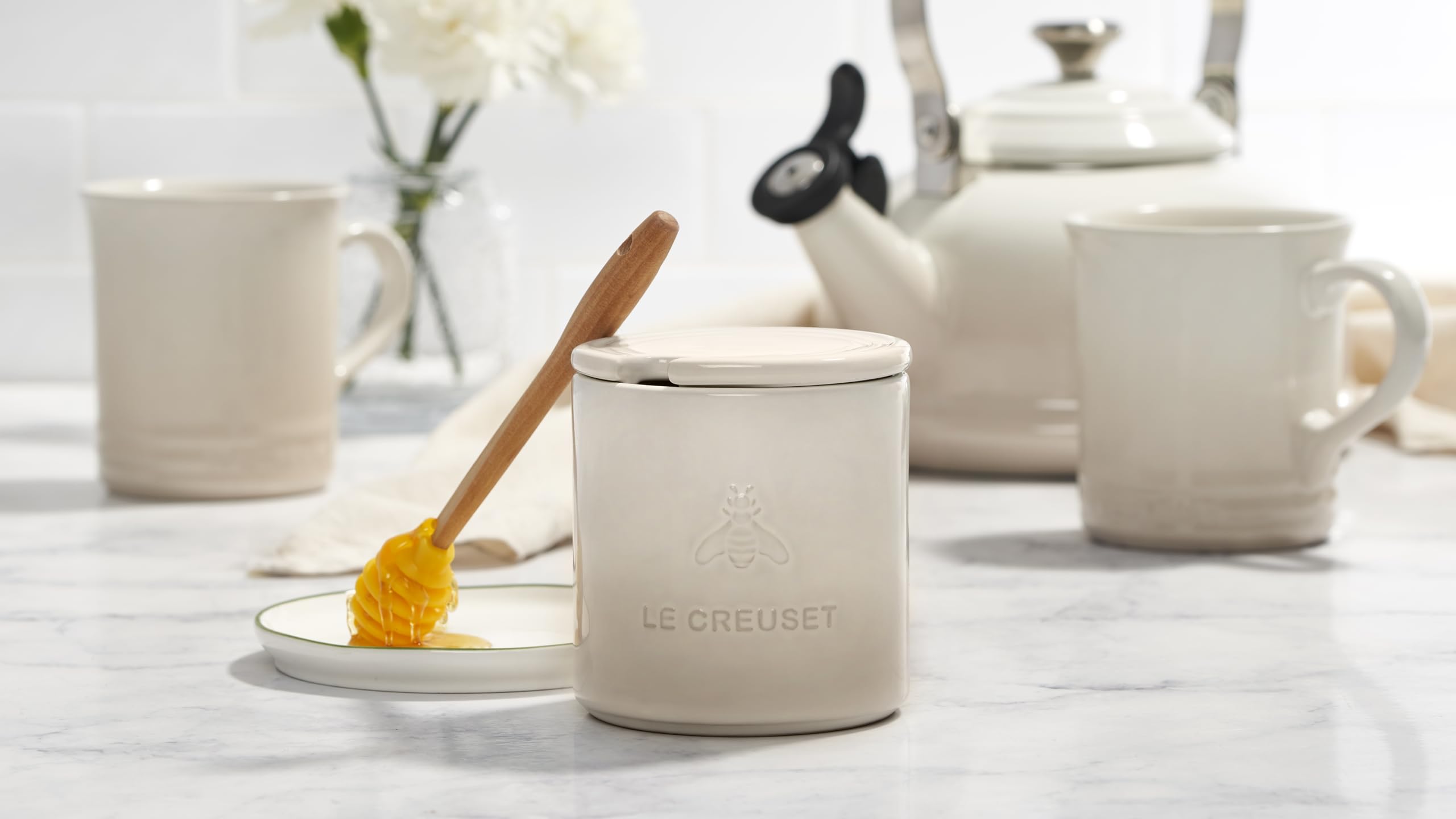 Dishwasher-safe stoneware works with metal utensils safely.