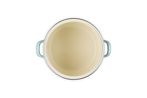 Le Creuset stockpot shows a heat-resistant stainless steel knob for safe handling