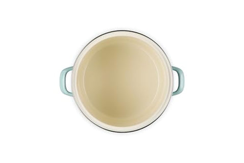 Le Creuset stockpot shows a heat-resistant stainless steel knob for safe handling