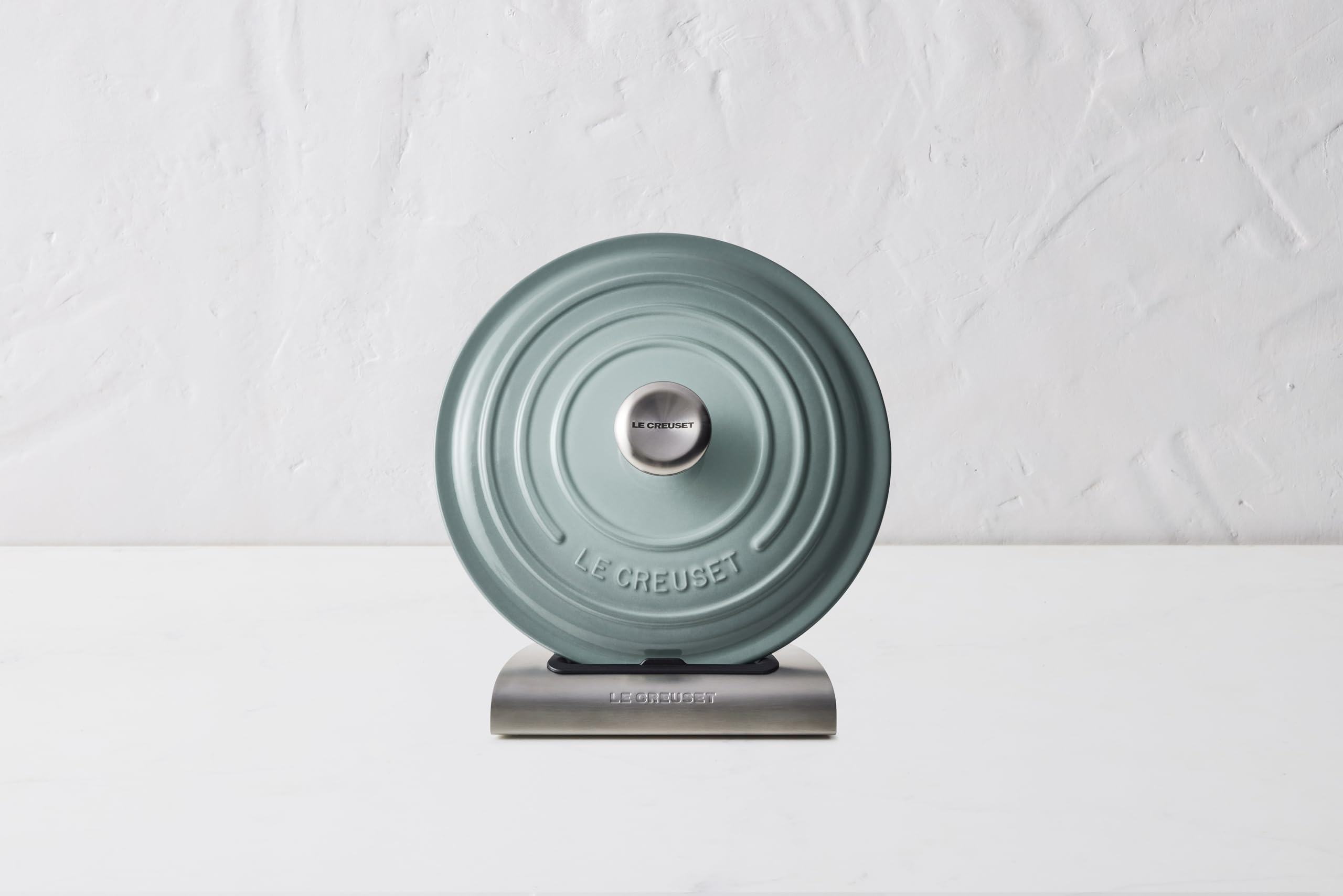 Le Creuset lid holder silicone feet protect countertops and cooktops