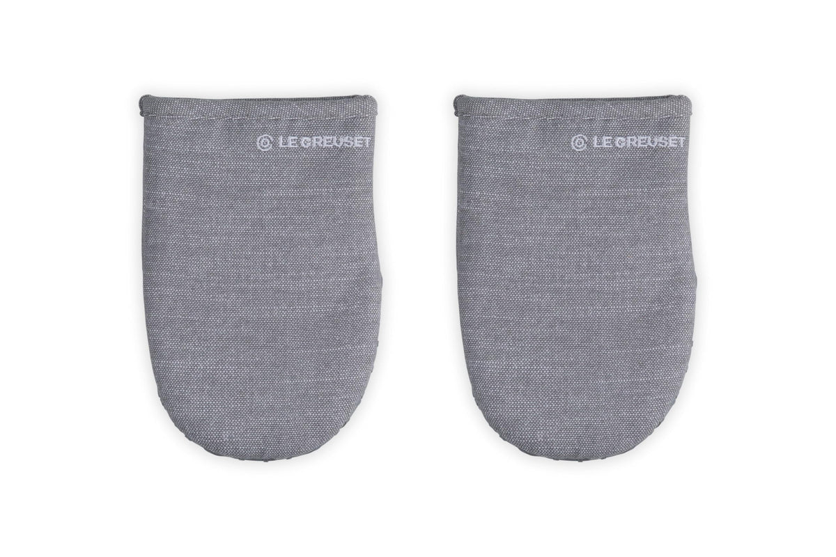Le Creuset mini oven mitts Charbon grip for secure handling of hot cookware.