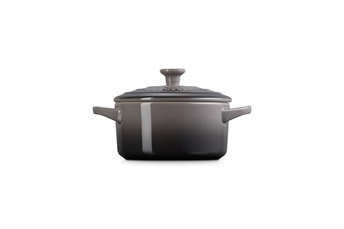 Le Creuset Mini Cocotte Oyster browned edges highlight even browning.