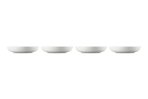 Le Creuset pasta bowls 4-pack white, glaze close-up showcases vibrant, stain-resistant glaze.