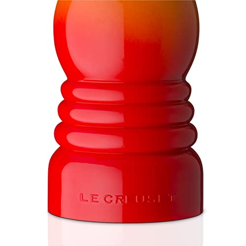 Le Creuset pepper mill adjustable grind knob close-up for fine or coarse seasoning control.