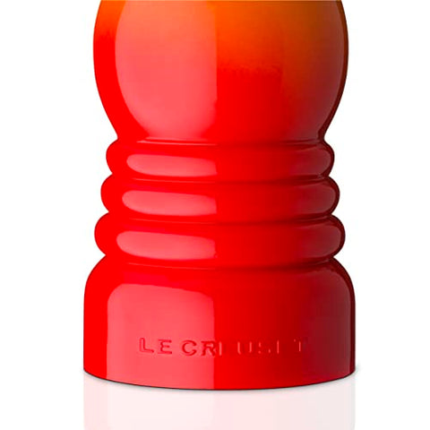 Le Creuset pepper mill adjustable grind knob close-up for fine or coarse seasoning control.