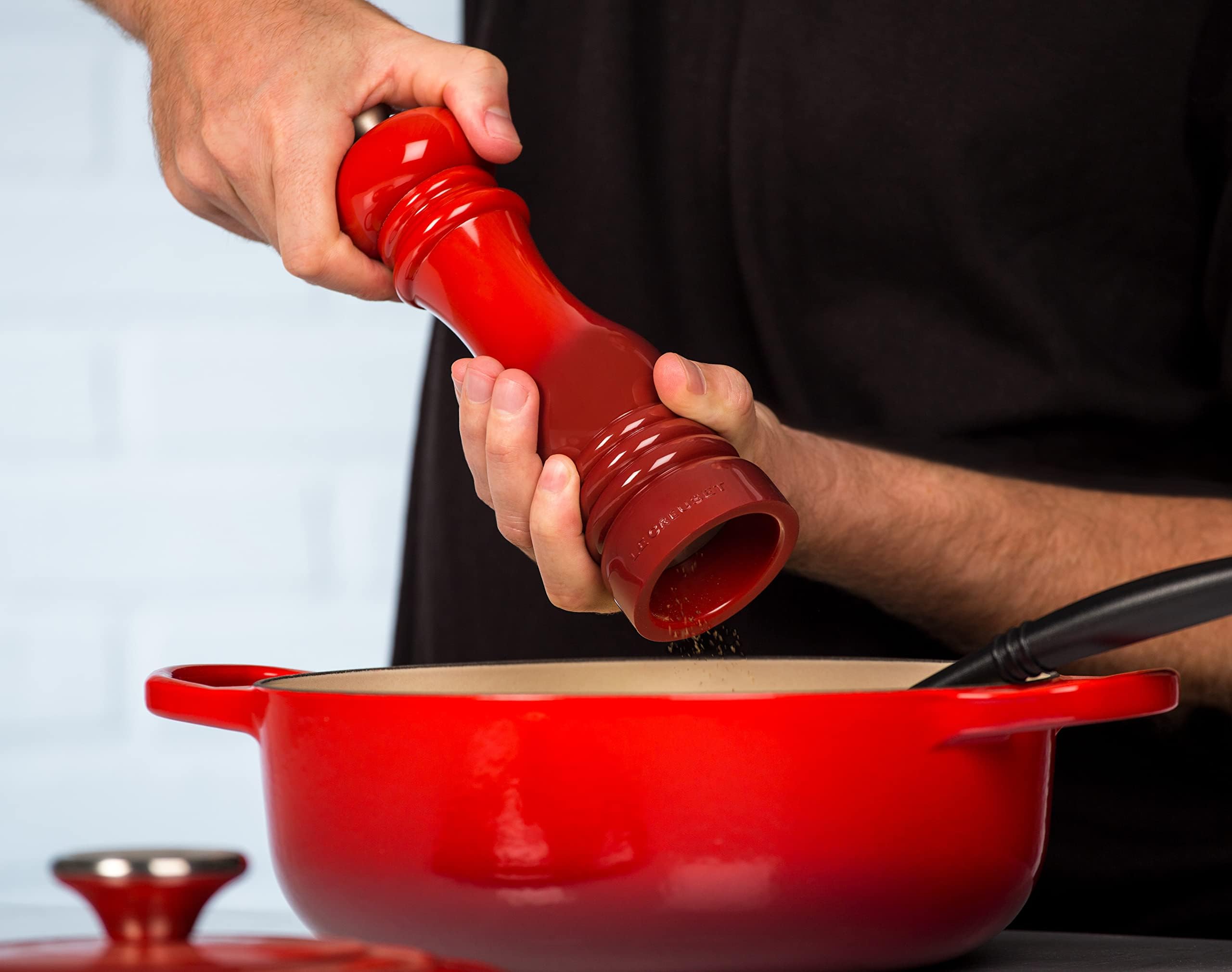 Adjustable grind knob on Le Creuset Cerise pepper mill for fine to coarse results