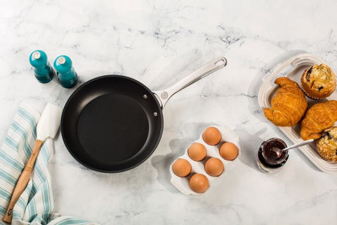 Le Creuset ceramic grinder close-up shows durable grinding performance.