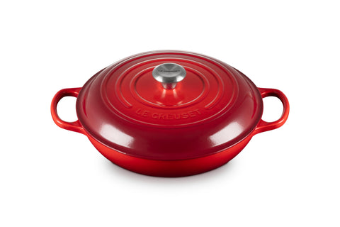 Le Creuset Signature Braiser cerise: wide base for even browning