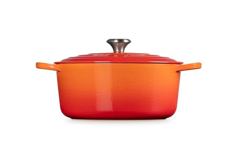 Le Creuset Signature stainless steel knob stays safe at high oven temperatures.