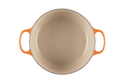 Le Creuset Signature lid creates a tight seal for steam and moisture retention.