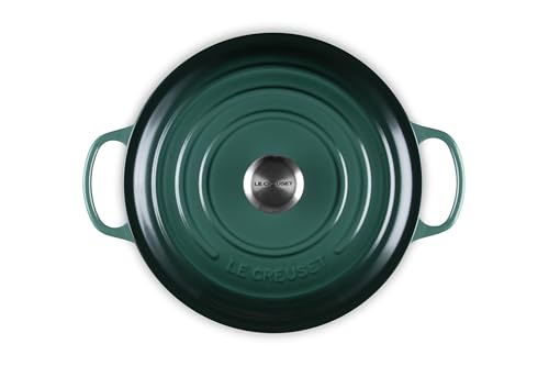 Interior enamel in Artichaut supports easy monitoring of browning and sauce.