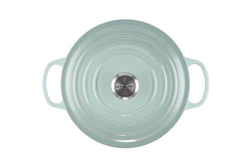 Lid on Le Creuset Signature Round Dutch Oven Sea Salt showing tight seal.