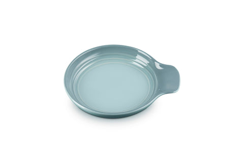 Le Creuset signature spoon rest Sea Salt with a vibrant glaze for easy daily use.