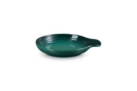 Le Creuset spoon rest artichaut glaze closeup demonstrates chip-resistant, easy-clean surface.