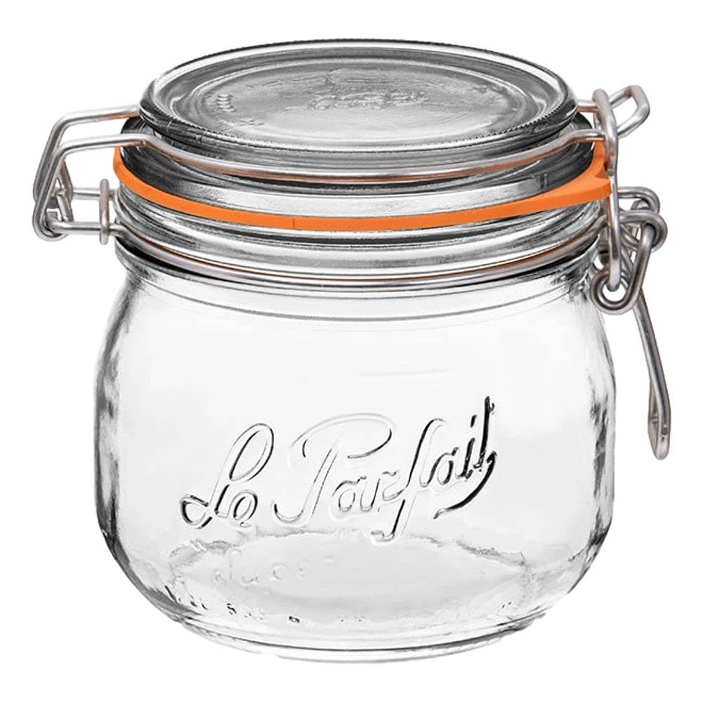 Le Parfait Super Jar with round body offers 500mL capacity for easy preservation.