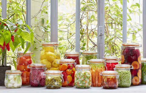 Le Parfait Super Jar airtight rubber seal preserves freshness with a secure lid.