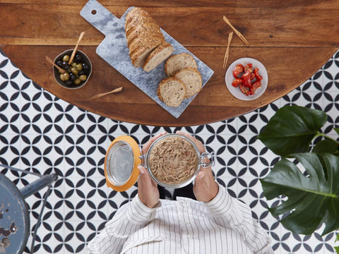 Hard-wearing glass and robust seal support daily kitchen use and long-lasting value.