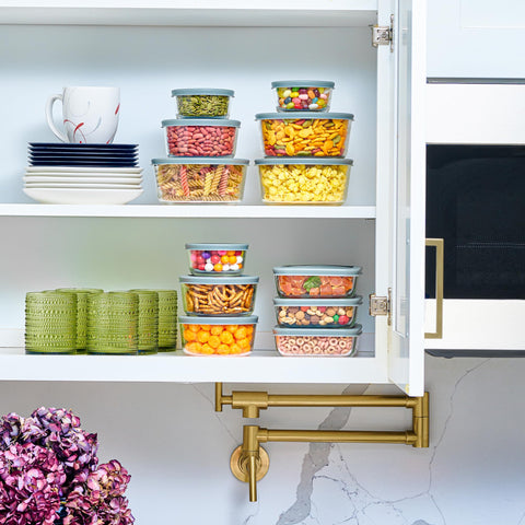 Le'raze dishwasher-safe containers simplify cleanup after busy week meals.