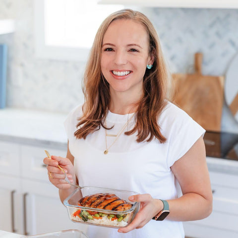 Le'raze freezer-safe design keeps soups and sauces fresh in cold storage.