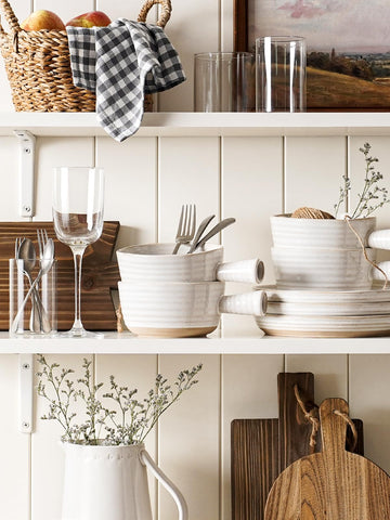 LE TAUCI Arctic White serving bowls for soups and stews in table setting