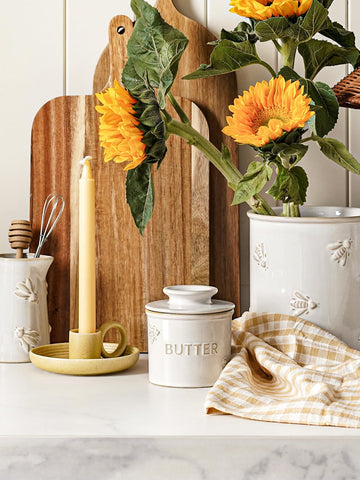 Ceramic glaze on LE TAUCI crock resists stains and cleans easily