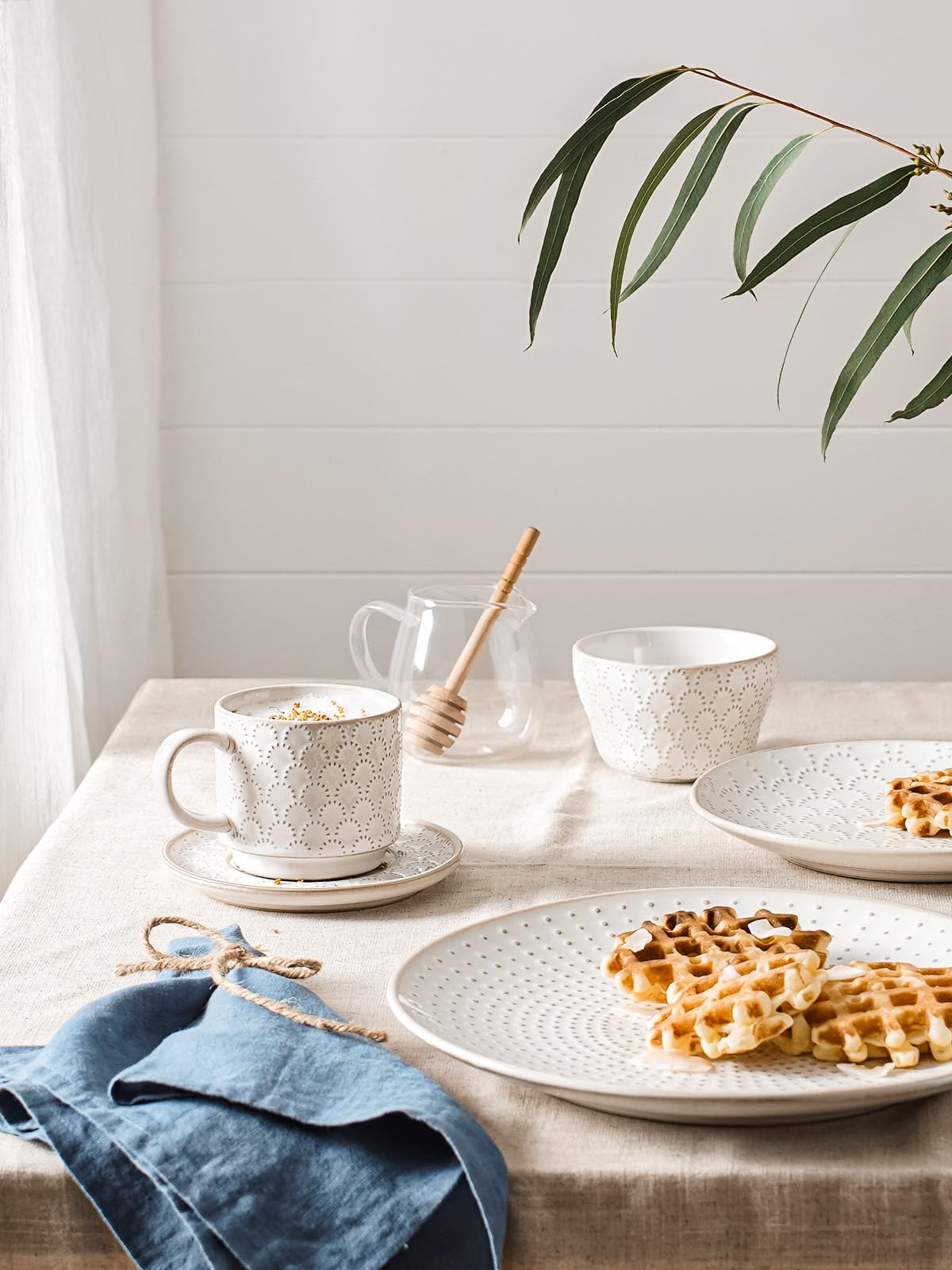 LE TAUCI embossed-pattern cups add subtle elegance to daily rituals.