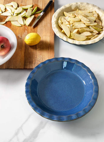 LE TAUCI 9-inch dish ready for quiche or fruit pie.