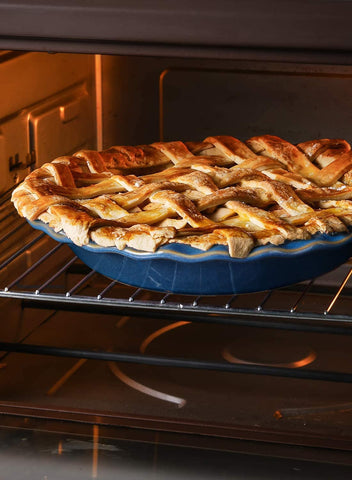 LE TAUCI set of 2 pie dishes for versatile baking.