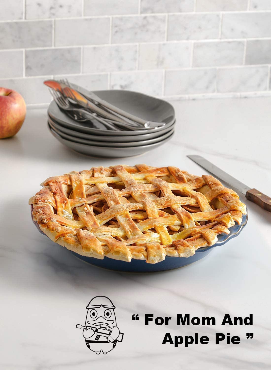 LE TAUCI pie dish with fluted rim guides crust shaping.