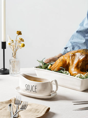 LE TAUCI ceramic sauce boat shows a precise pour spout for controlled serving.
