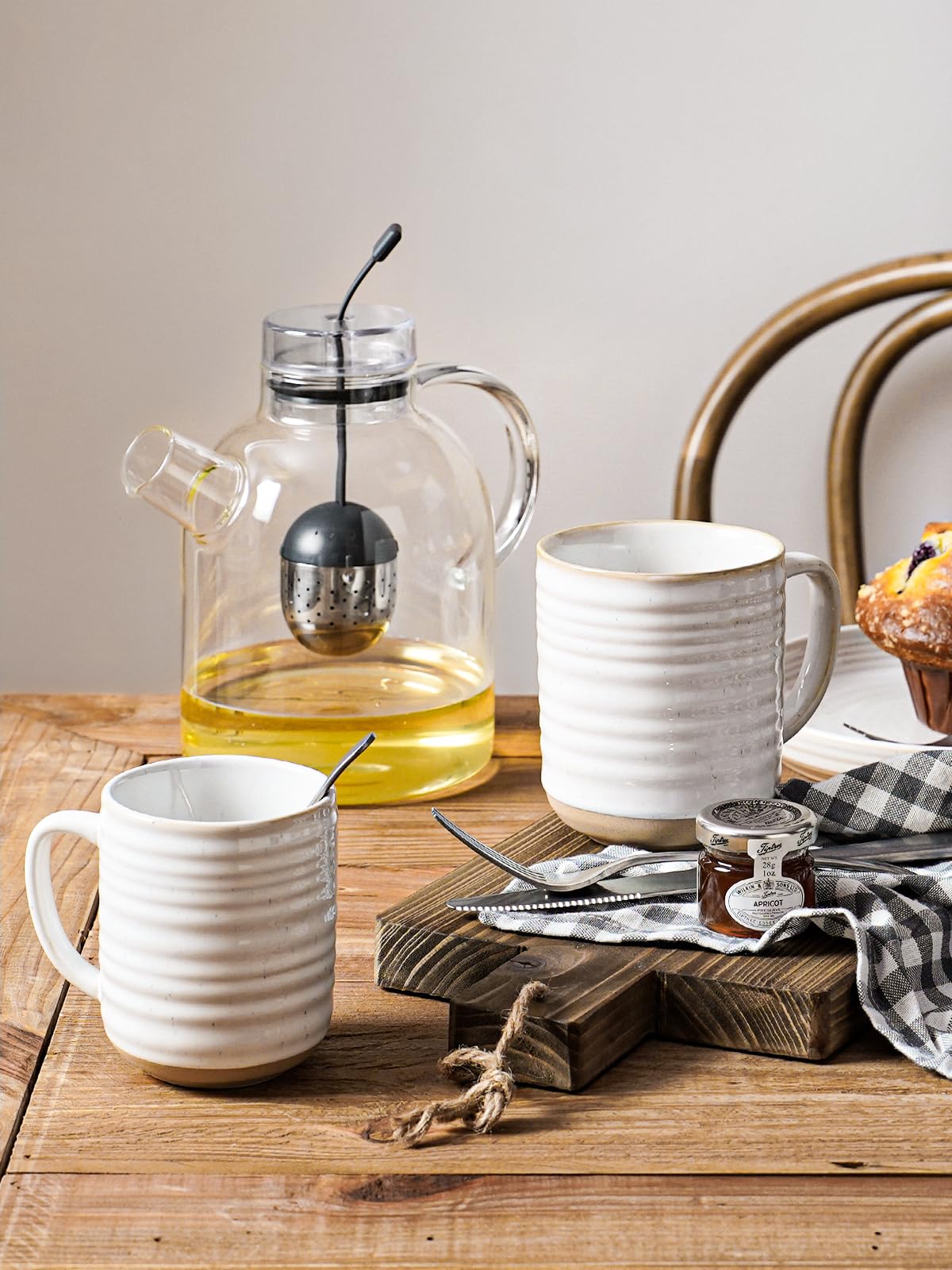 LE TAUCI set of four Arctic White mugs for gatherings.