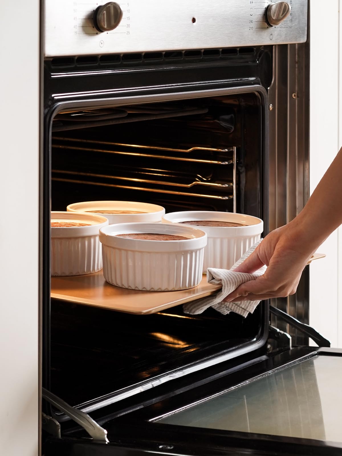 LE TAUCI creme brulee dishes in porcelain for elegant desserts.