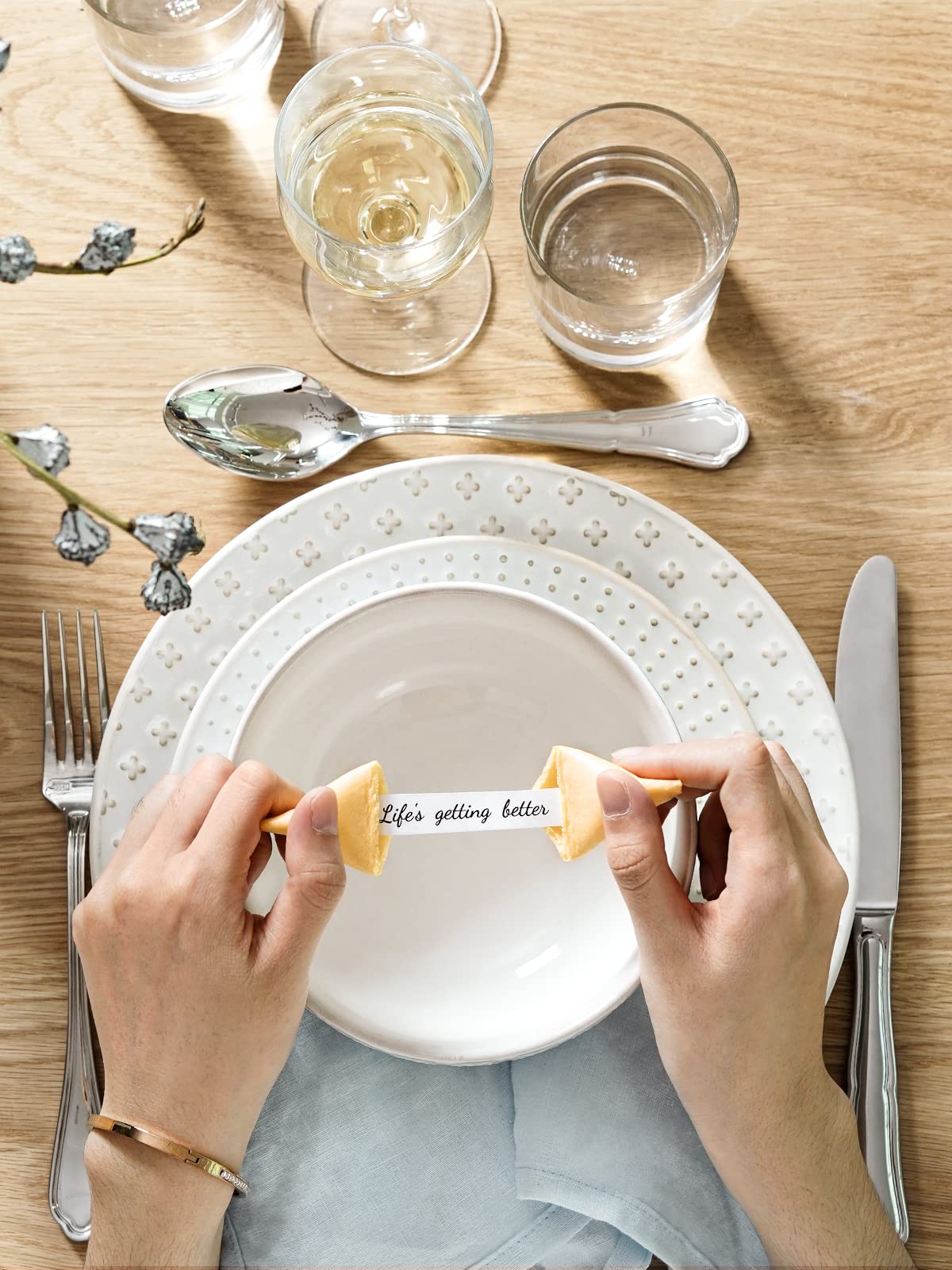 LE TAUCI gift-ready dinnerware set suitable for housewarmings and celebrations