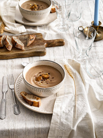 LE TAUCI reactive beige glaze adds warmth to any dining setup