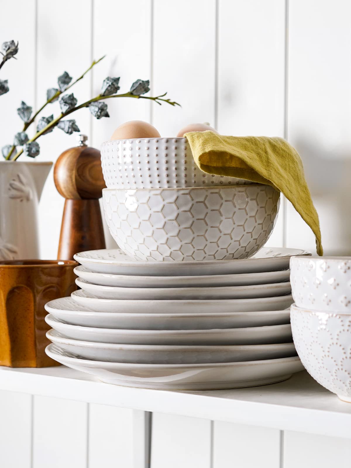 LE TAUCI smooth glazed interior for easy cleaning and stacking