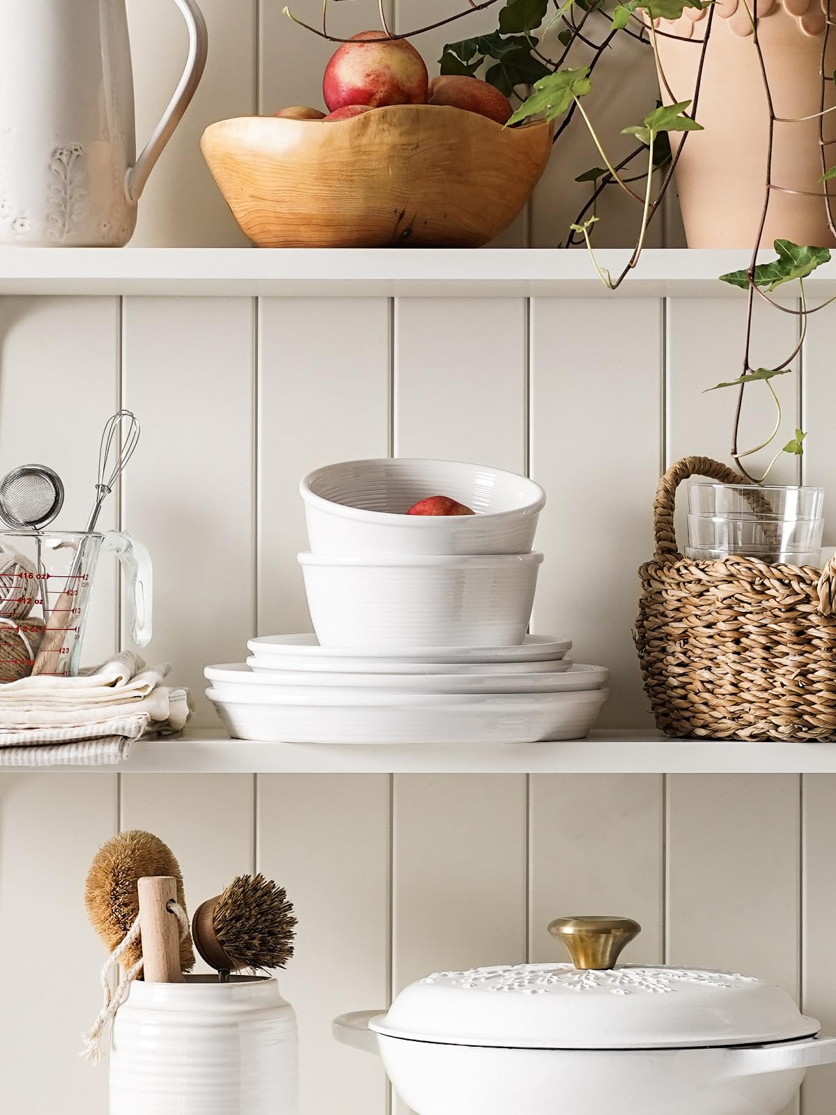 LE TAUCI Dishes Set stack neatly for compact kitchen storage.
