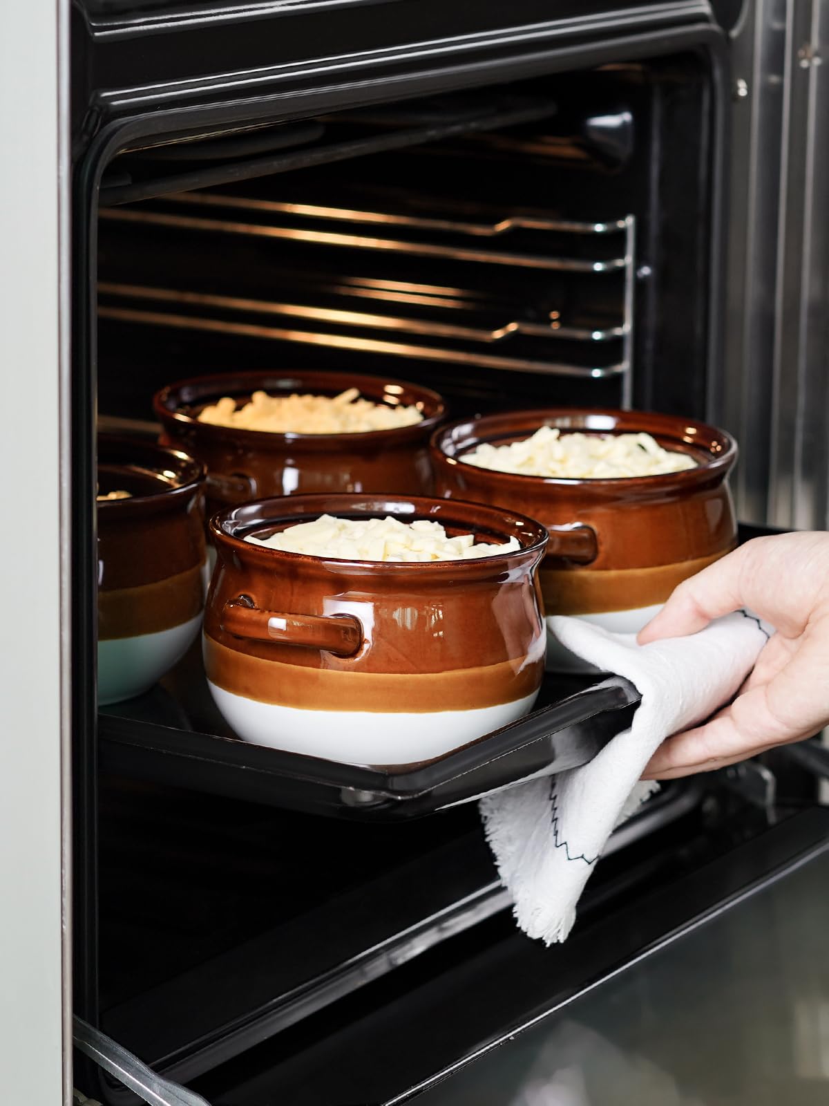 LE TAUCI four-piece set for versatile meals and leftovers.