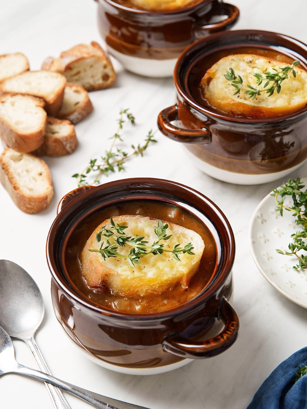 LE TAUCI glazed inside and out bowl resists odors for easy cleaning.