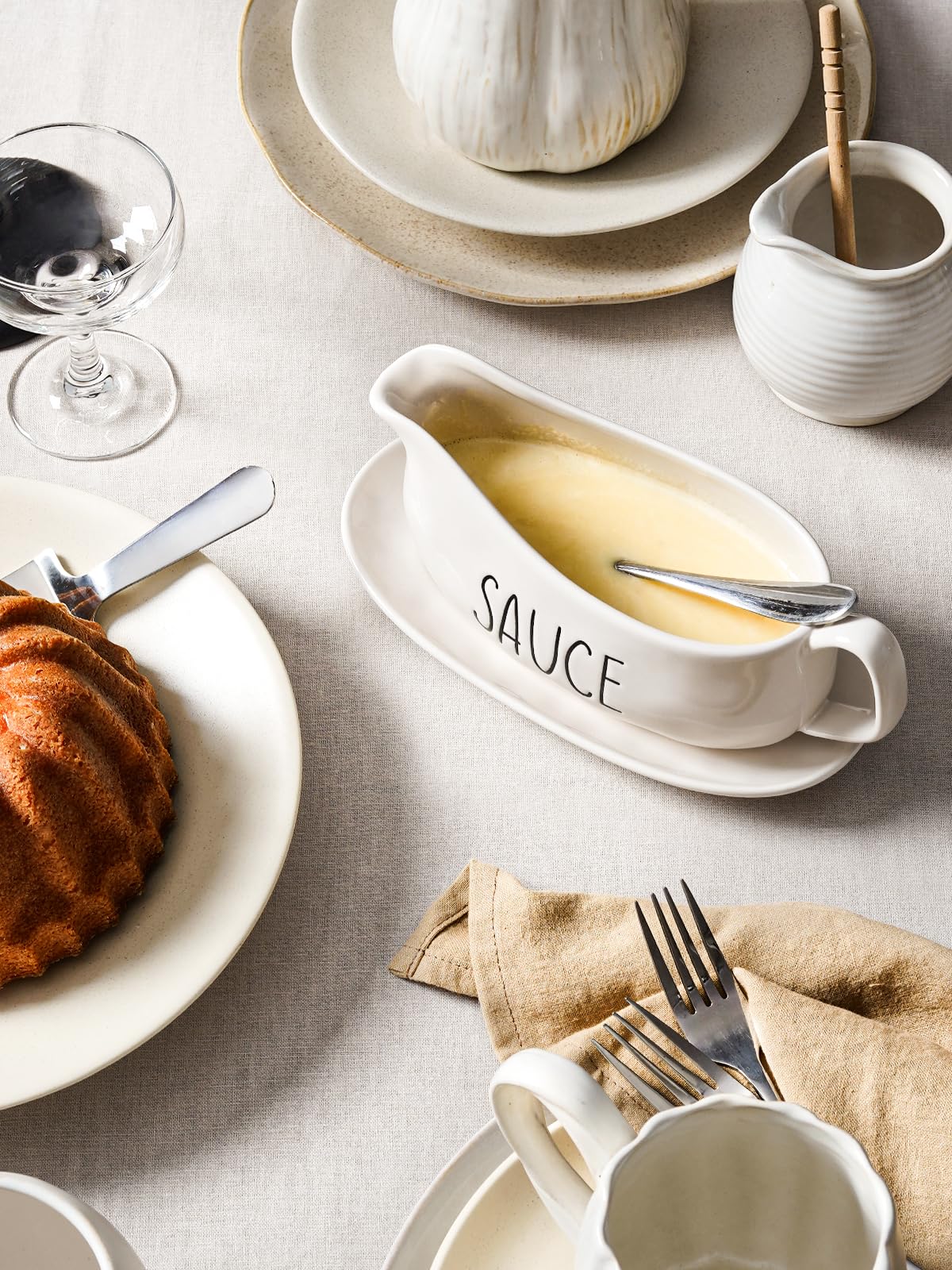 LE TAUCI gravy boat with tray demonstrates the separated design for easy cleanup.