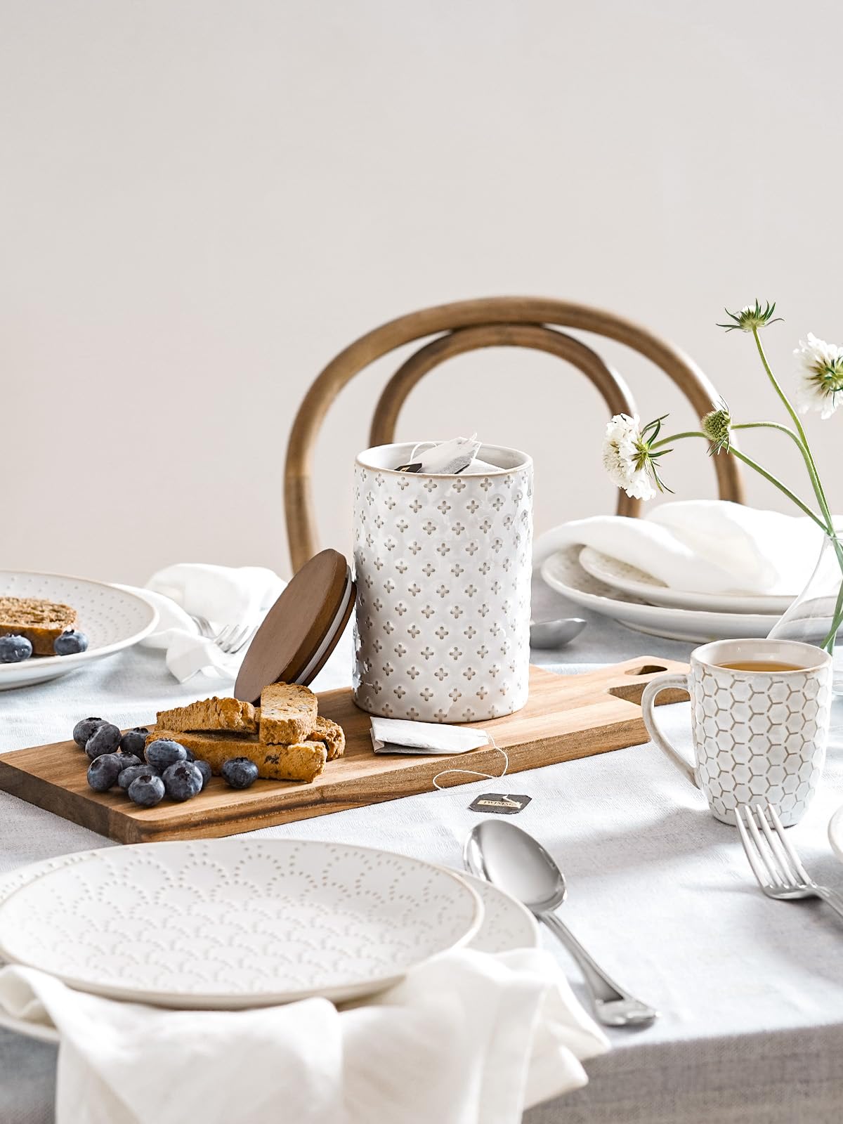 LE TAUCI large jar ideal for storing pasta and grains.
