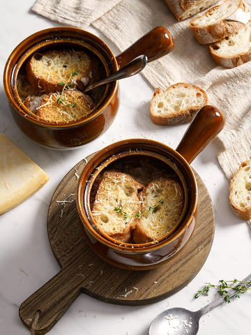 LE TAUCI long-handle bowl offers secure grip and reduced spills.