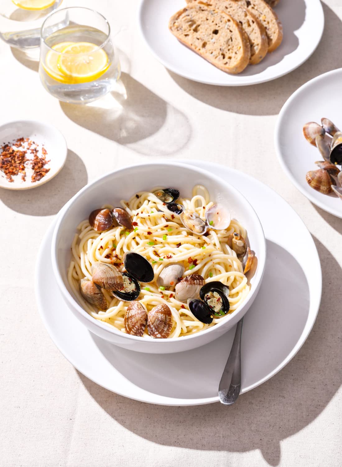 LE TAUCI pasta bowls 8-5-inch deep feature sturdy ceramic for daily use.