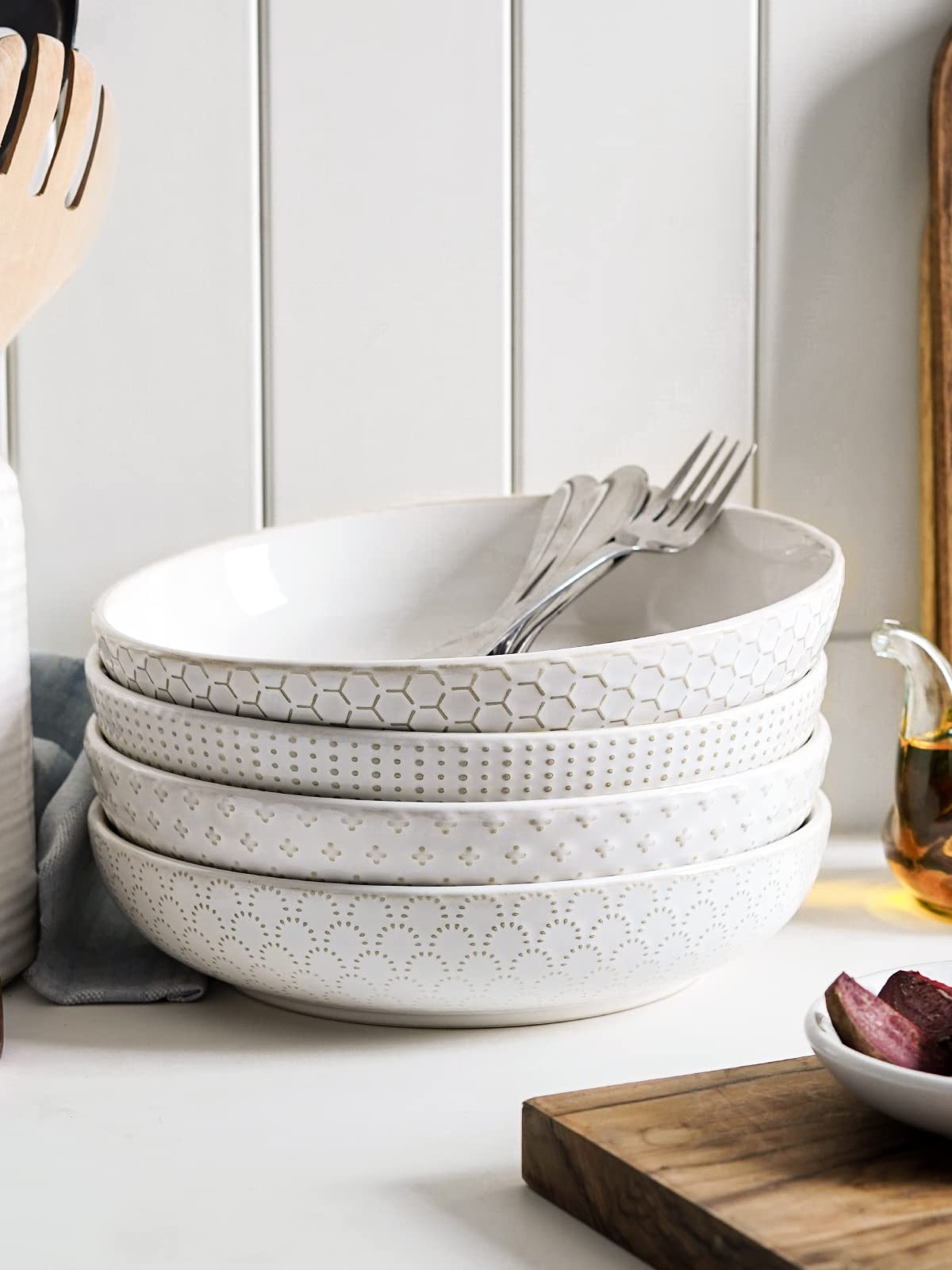 LE TAUCI housewarming gift-ready presentation enhances any table.