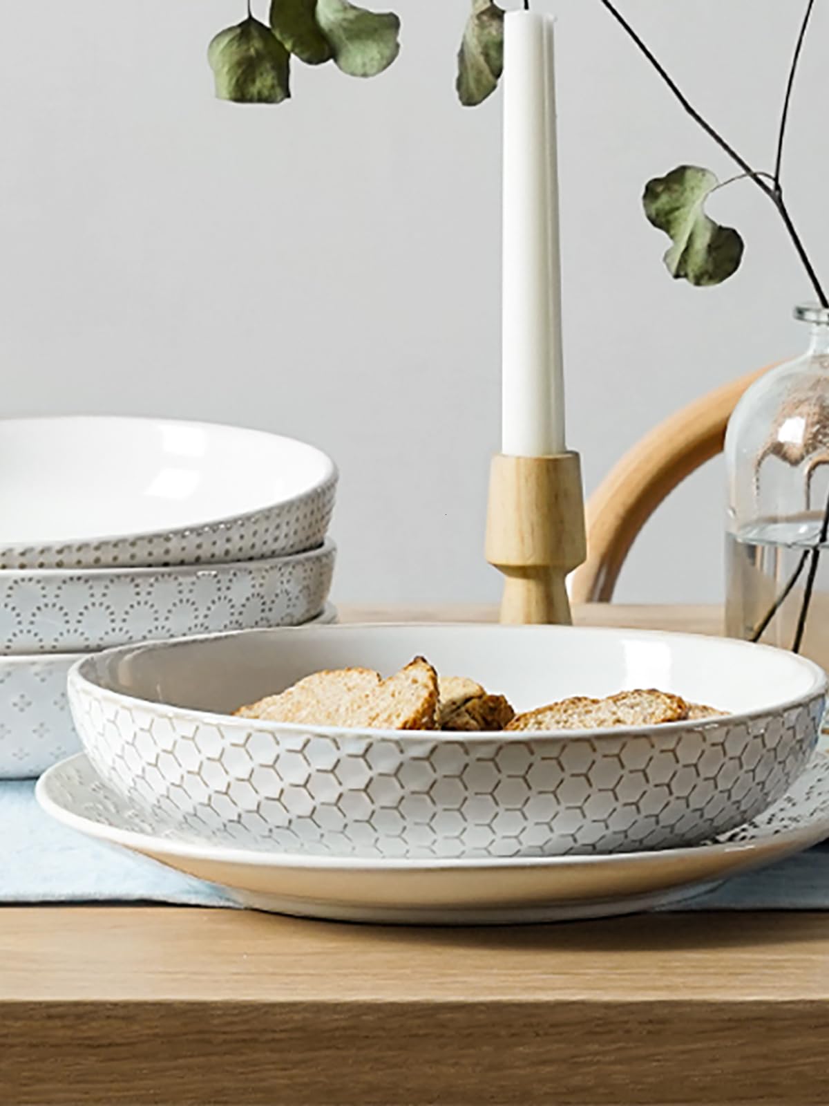 LE TAUCI smooth glaze interior makes sauces and stews easy to scoop.