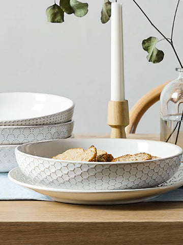 LE TAUCI smooth glaze interior makes sauces and stews easy to scoop.