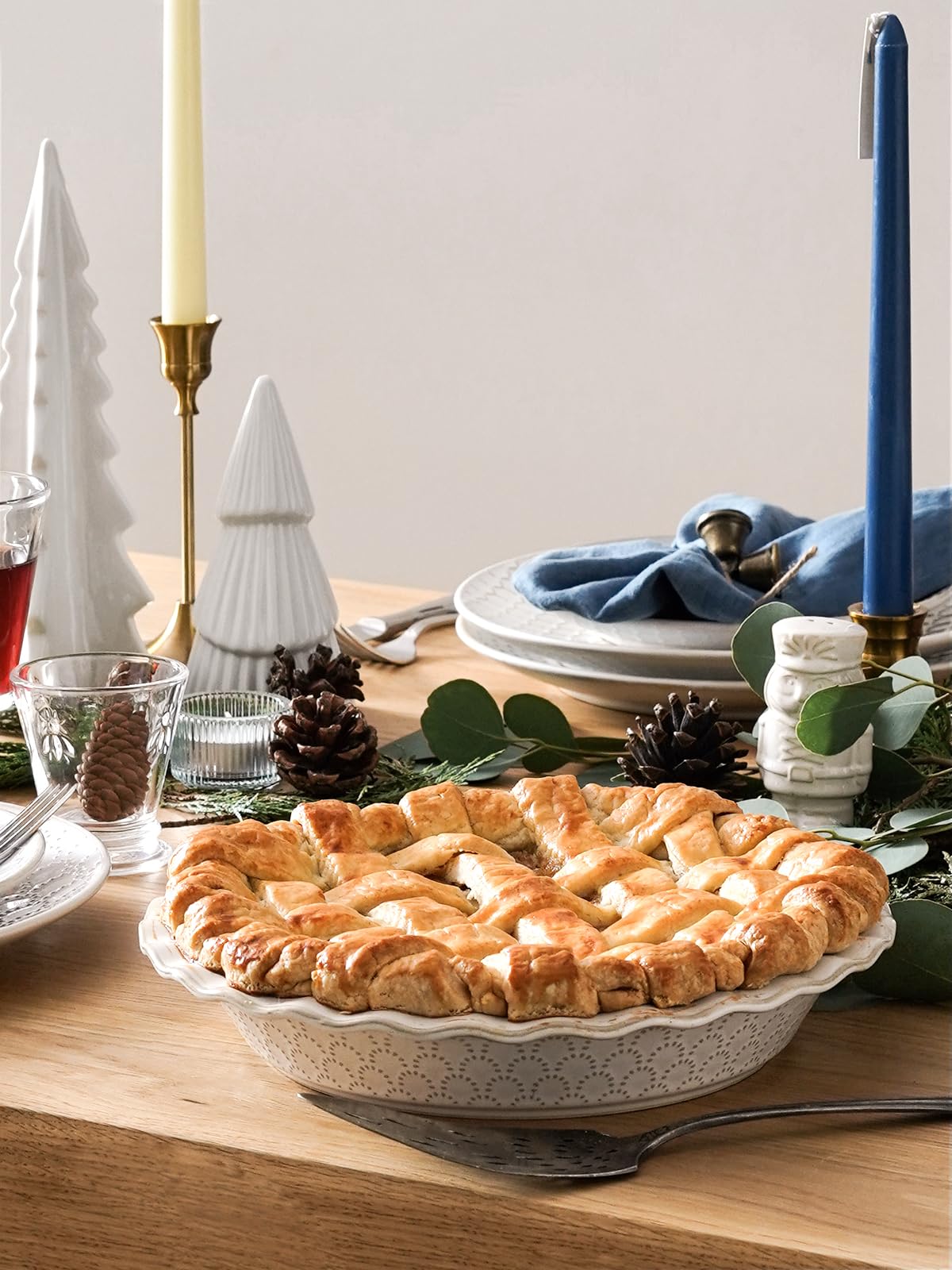 LE TAUCI pie dish with wave edge and embossed design for crust precision