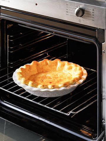 LE TAUCI pie pans in Arctic White, oven-safe ceramic for reliable baking heat distribution.